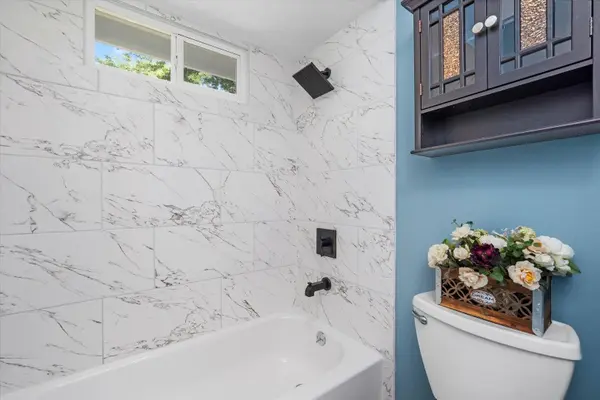 310 CRYSTAL LAKE Road, Lake In The Hills, IL 60156