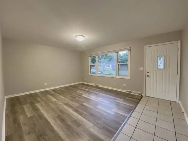 200 Patrick Drive, South Elgin, IL 60177