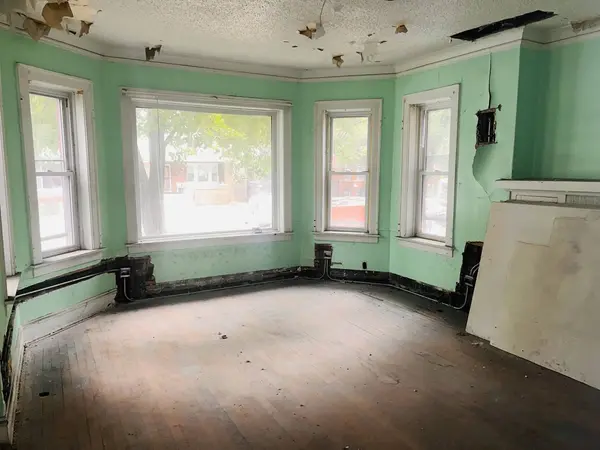 6810 S Indiana Avenue, Chicago, IL 60637