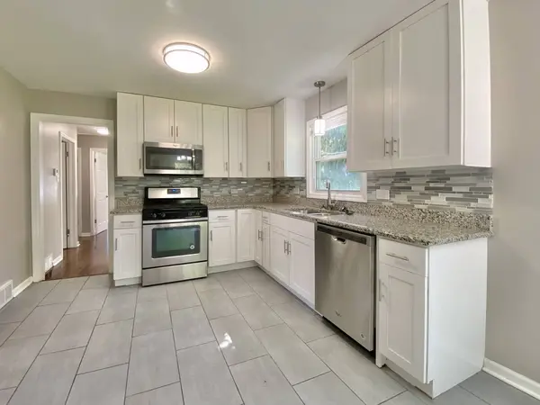 618 E 159TH Place, South Holland, IL 60473