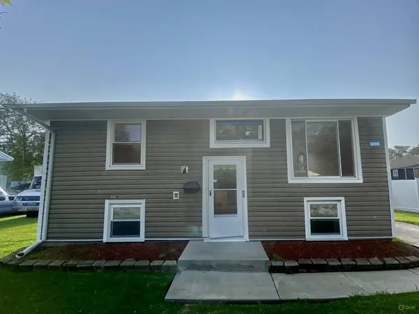 130 N Oak Lane, Glenwood, IL 60425