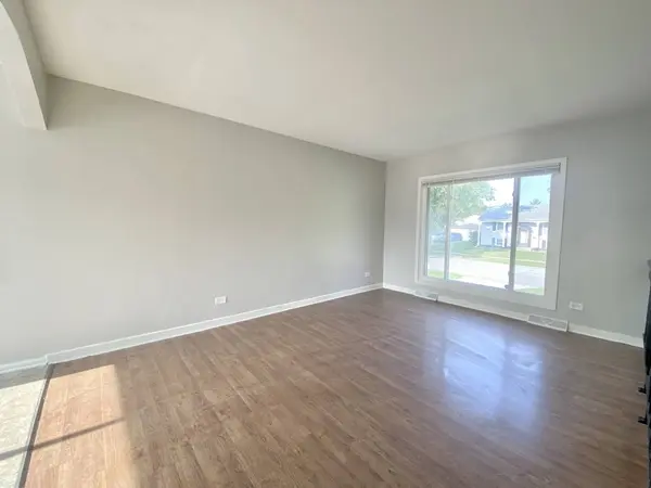 130 N Oak Lane, Glenwood, IL 60425