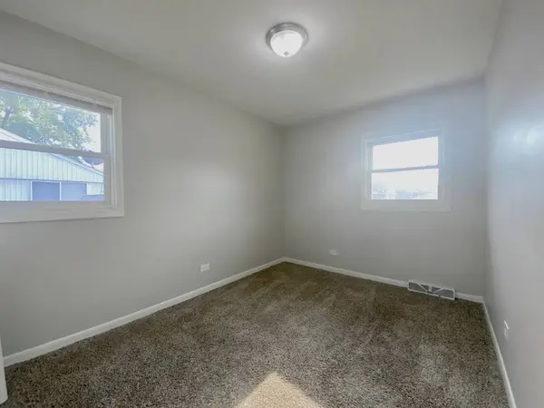 130 N Oak Lane, Glenwood, IL 60425