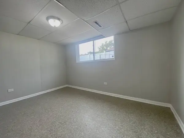 130 N Oak Lane, Glenwood, IL 60425