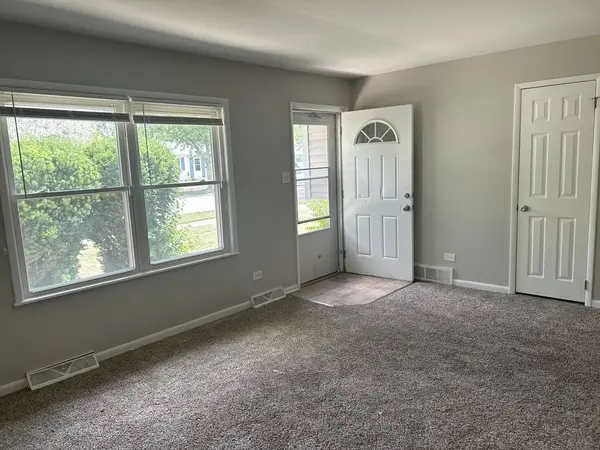 16 N Elm Lane, Glenwood, IL 60425