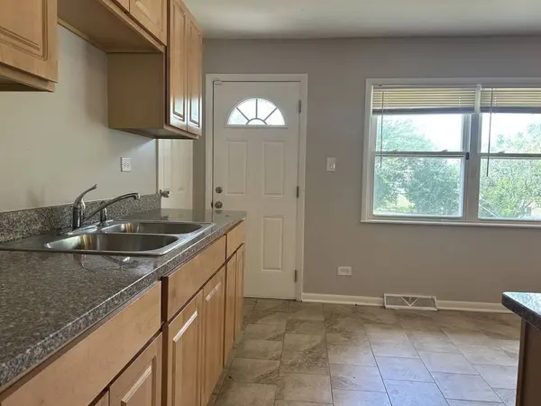 16 N Elm Lane, Glenwood, IL 60425