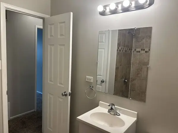 16 N Elm Lane, Glenwood, IL 60425