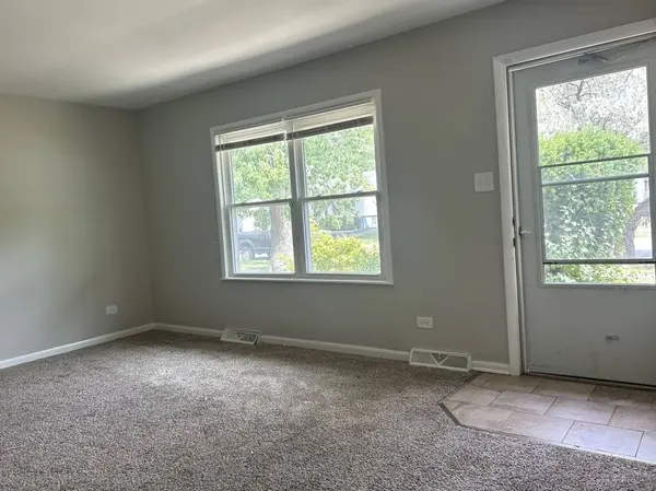 16 N Elm Lane, Glenwood, IL 60425