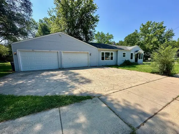 653 Elgin Avenue, Elgin, IL 60120