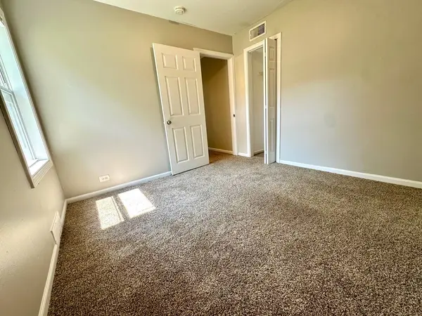 653 Elgin Avenue, Elgin, IL 60120