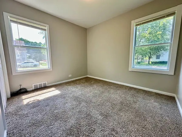 653 Elgin Avenue, Elgin, IL 60120