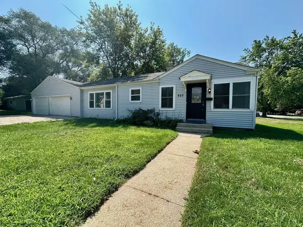 653 Elgin Avenue, Elgin, IL 60120