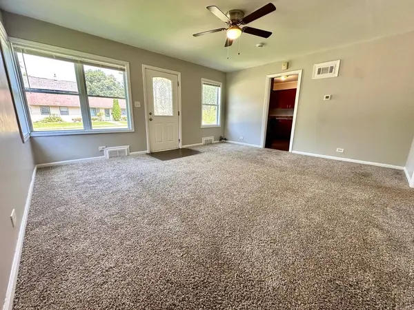 653 Elgin Avenue, Elgin, IL 60120