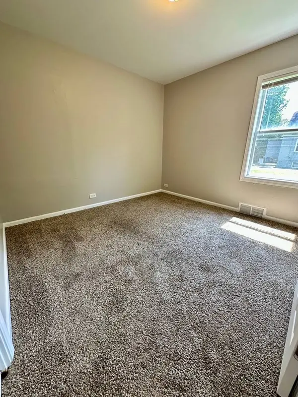 653 Elgin Avenue, Elgin, IL 60120