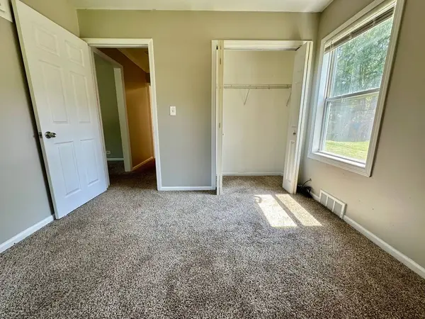 653 Elgin Avenue, Elgin, IL 60120