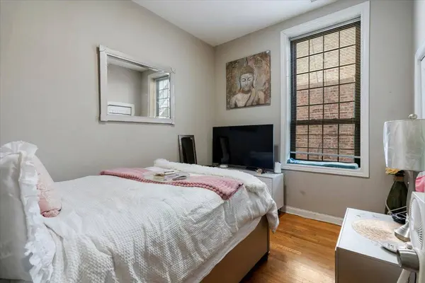 4355 S St Lawrence Avenue, Chicago, IL 60653