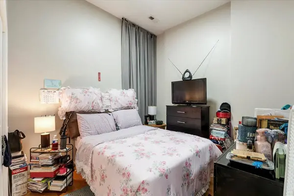 4355 S St Lawrence Avenue, Chicago, IL 60653