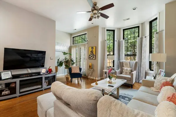 4355 S St Lawrence Avenue, Chicago, IL 60653