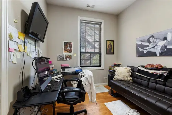 4355 S St Lawrence Avenue, Chicago, IL 60653