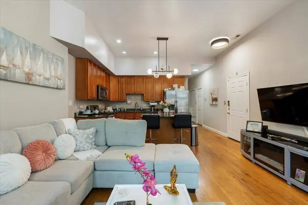 4355 S St Lawrence Avenue, Chicago, IL 60653