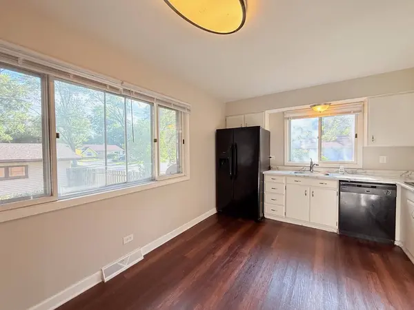 1122 W Iowa Street, Glenwood, IL 60425