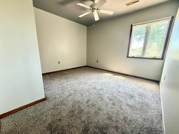 707 Sunset Circle, Streamwood, IL 60107