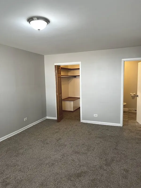 939 Coach Road, Homewood, IL 60430