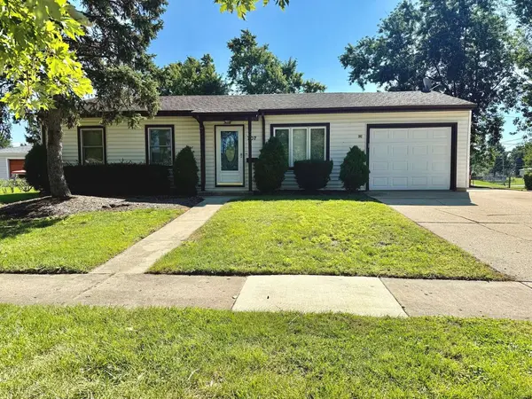 707 Sunset Circle, Streamwood, IL 60107