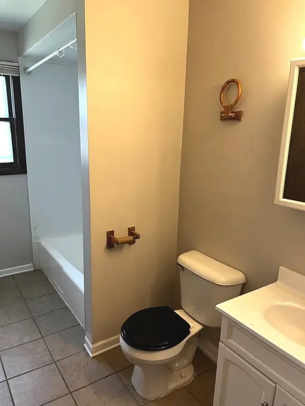 1 E 164th Street, South Holland, IL 60473