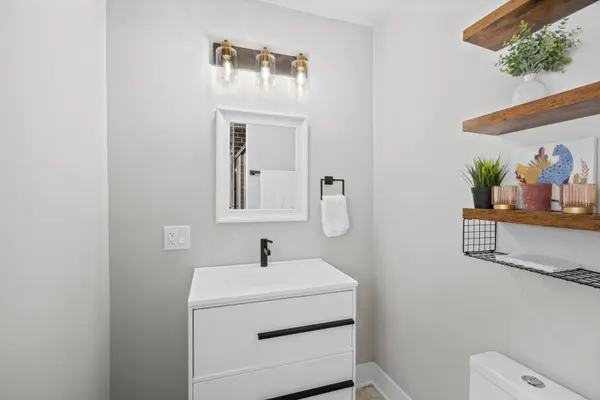 450 Manor Hill Lane, Lombard, IL 60148