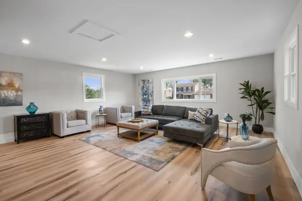 450 Manor Hill Lane, Lombard, IL 60148