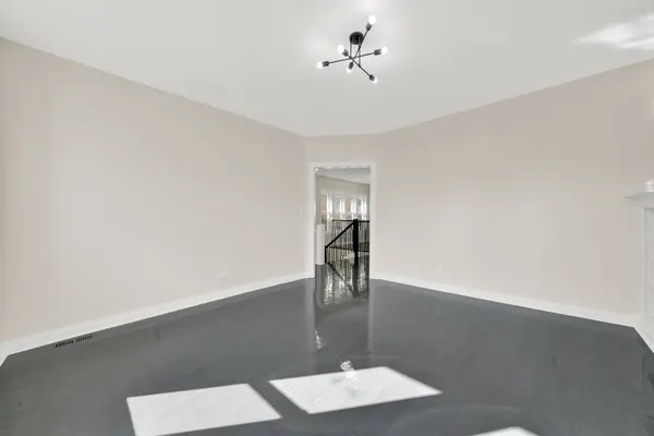 6010 S Richmond Street, Chicago, IL 60629