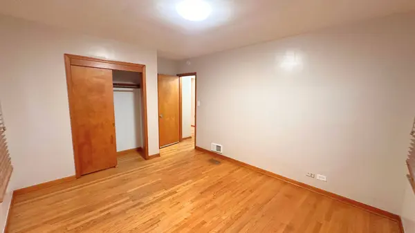 18429 Ridgewood Avenue, Lansing, IL 60438