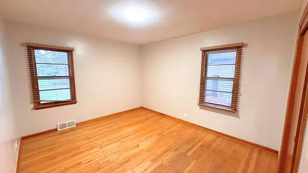 18429 Ridgewood Avenue, Lansing, IL 60438