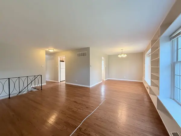 1041 Coach Road, Homewood, IL 60430