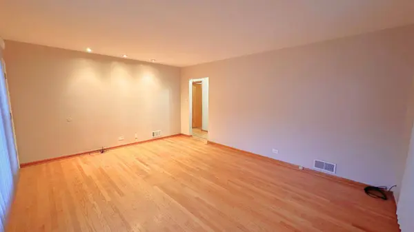 18429 Ridgewood Avenue, Lansing, IL 60438