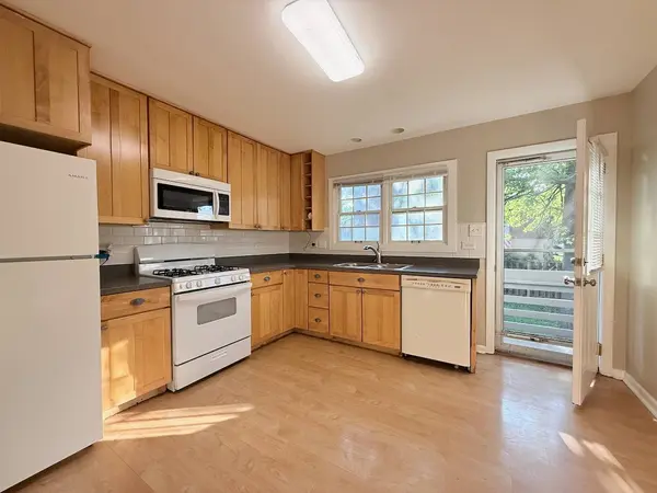 1041 Coach Road, Homewood, IL 60430