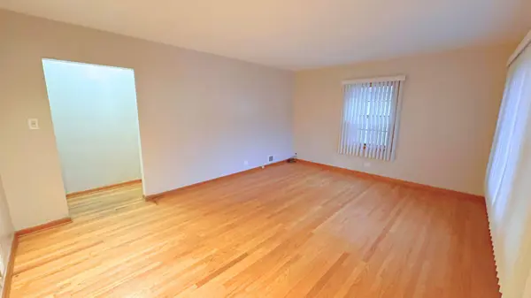 18429 Ridgewood Avenue, Lansing, IL 60438