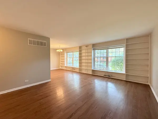 1041 Coach Road, Homewood, IL 60430