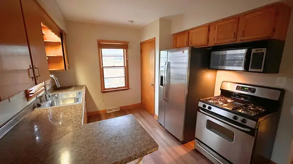 18429 Ridgewood Avenue, Lansing, IL 60438