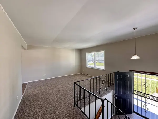 51 N Pine Lane, Glenwood, IL 60425