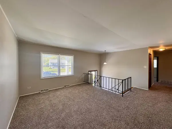 51 N Pine Lane, Glenwood, IL 60425