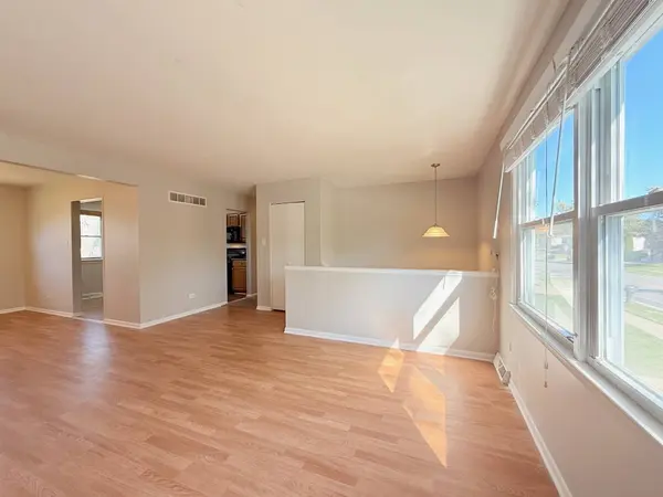 4932 Imperial Drive, Richton Park, IL 60471