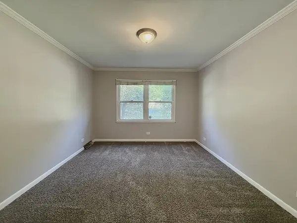 340 N Illinois Avenue, Glenwood, IL 60425