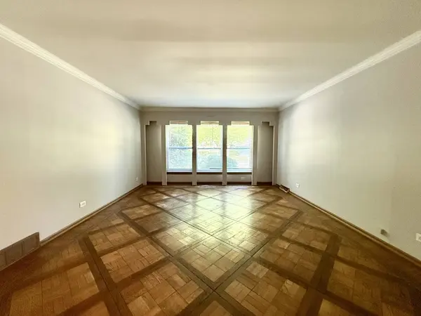 340 N Illinois Avenue, Glenwood, IL 60425