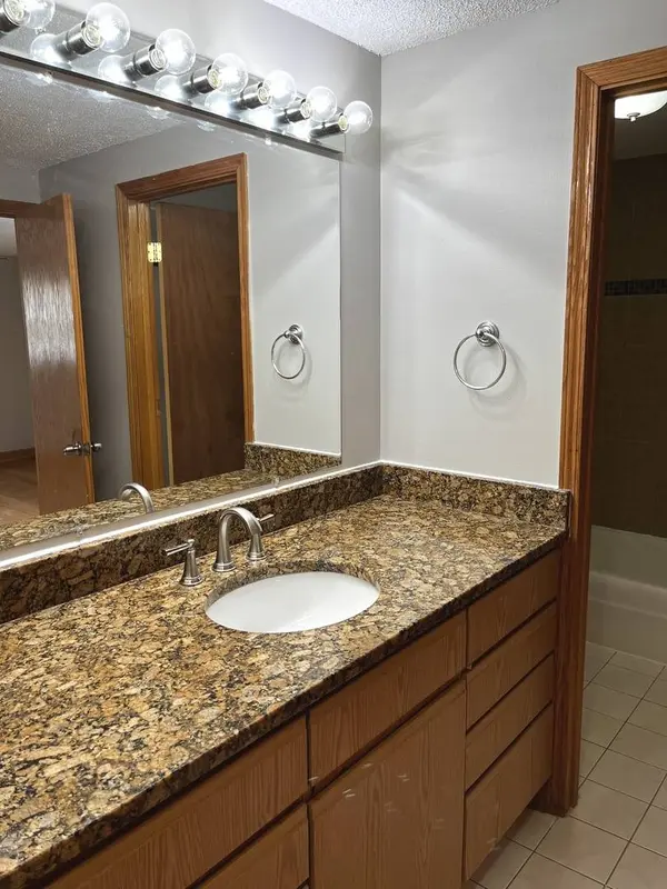 15100 AVERS Avenue, Midlothian, IL 60445