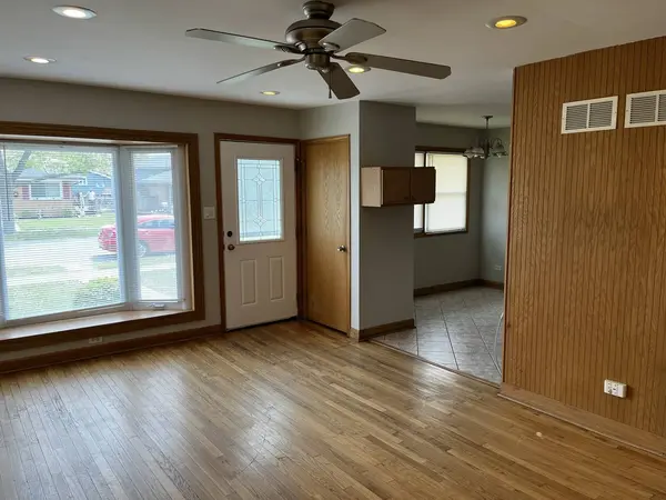 15100 AVERS Avenue, Midlothian, IL 60445