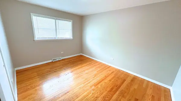 15612 Langley Avenue, South Holland, IL 60473