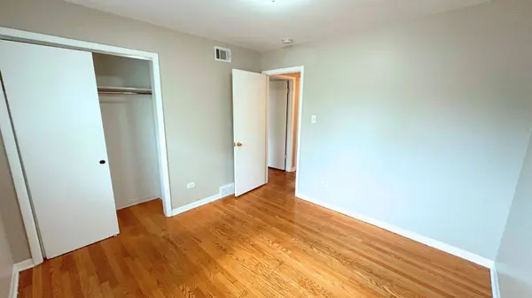 15612 Langley Avenue, South Holland, IL 60473