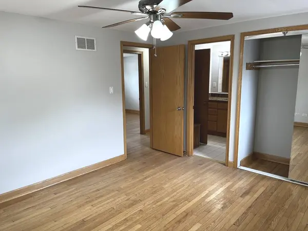 15100 AVERS Avenue, Midlothian, IL 60445